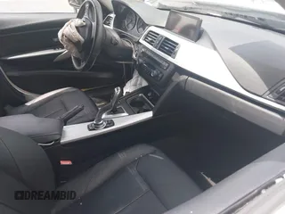 2013 BMW 3 Series 328i xDrive с VIN WBA3B5C54DF597262, выставлен на аукционе IAAI как лот 42640101 с пробегом 109 136 миль миль и . История ставок и продаж доступна на DreamBid. Изображение 5.