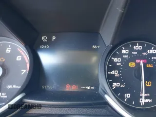 2018 Alfa Romeo Giulia with VIN ZARFAEBN5J7581071, listed as a IAAI auction lot 41313207 with 91,793 mi miles. Bid and sale history available at carsss.com. Image 7.