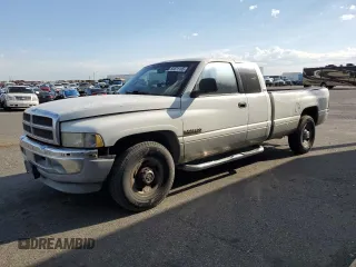 1998 Dodge 2500 z VIN 1B7KC2362WJ203163, wystawiony jako Copart lot #58871105 z przebiegiem 259 264 mil mil oraz Czysty tytuł • Clean title. Historia ofert i sprzedaży dostępna na DreamBid. Obrazek 1.