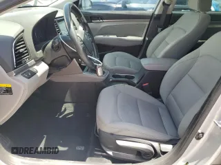 2017 Hyundai Elantra SE z VIN 5NPD84LF0HH063003, wystawiony jako Copart lot #56899785 z przebiegiem 167 502 mil mil oraz Szkoda całkowita • Salvage title. Historia ofert i sprzedaży dostępna na DreamBid. Obrazek 7.