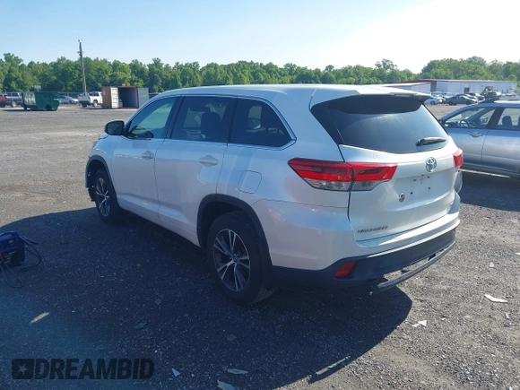 2018 Toyota Highlander LE z VIN 5TDBZRFH4JS840443, wystawiony jako IAAI lot #42372901 z przebiegiem 125 741 mil mil oraz . Historia ofert i sprzedaży dostępna na DreamBid. Obrazek 3.