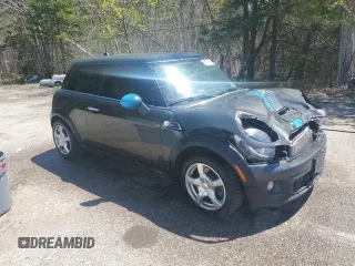 2013 MINI Hardtop S z VIN WMWSV3C54DT476675, wystawiony jako Copart lot #55573195 z przebiegiem 122 947 mil mil oraz Czysty tytuł • Clean title. Historia ofert i sprzedaży dostępna na DreamBid. Obrazek 4.