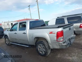 2010 GMC Sierra 1500 SLE z VIN 3GTRCVE0XAG117991, wystawiony jako IAAI lot #41549994 z przebiegiem 245 256 mil mil oraz . Historia ofert i sprzedaży dostępna na DreamBid. Obrazek 14.