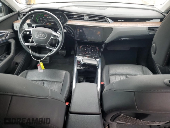 2019 Audi e-tron Premium Plus с VIN WA1LABGE4KB021801, выставлен на аукционе Copart как лот 59353315 с пробегом 59 215 миль миль и Списание • Salvage title. История ставок и продаж доступна на DreamBid. Изображение 8.