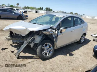 2014 Ford Fiesta SE z VIN 3FADP4BJ5EM203499, wystawiony jako Copart lot #52364185 z przebiegiem Nie podano mil oraz Szkoda całkowita • Salvage title. Historia ofert i sprzedaży dostępna na DreamBid. Obrazek 1.