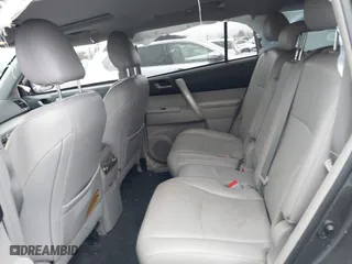 2011 Toyota Highlander with VIN 5TDZK3EH2BS024396, listed as a IAAI auction lot 41009975 with 188,597 mi miles. Bid and sale history available at carsss.com. Image 8.