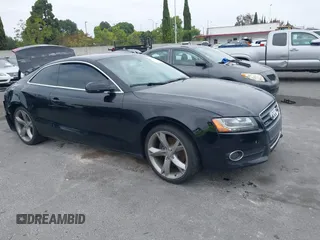 2011 Audi A5 Premium Plus z VIN WAULFAFR5BA026403, wystawiony jako IAAI lot #42342704 z przebiegiem 150 769 mil mil oraz . Historia ofert i sprzedaży dostępna na DreamBid. Obrazek 1.