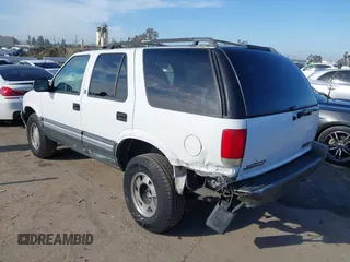 1997 GMC Jimmy SL with VIN 1GKCS13W0V2555186, listed as a IAAI auction lot 41818612 with 370,625 mi miles. Bid and sale history available at carsss.com. Image 3.