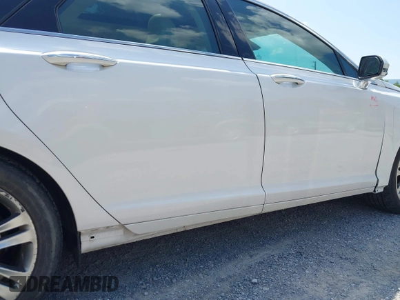 2013 Lincoln MKZ Hybrid with VIN 3LN6L2LU6DR807667, listed as a IAAI auction lot 42533419 with 90,327 mi miles and . Bid and sale history available at DreamBid. Image 16.