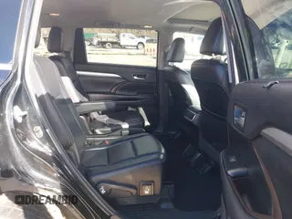 2018 Toyota Highlander SE with VIN 5TDJZRFH0JS533976, listed as a IAAI auction lot 41820619 with 131,015 mi miles and . Bid and sale history available at DreamBid. Image 8.