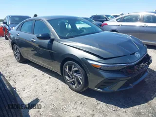 2025 Hyundai Elantra SEL Sport z VIN KMHLM4DG9SU909488, wystawiony jako IAAI lot #41990547 z przebiegiem 2 825 mil mil oraz . Historia ofert i sprzedaży dostępna na DreamBid. Obrazek 1.