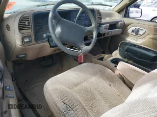 1995 GMC Sierra 1500 z VIN 2GTEK19K1S1561454, wystawiony jako Copart lot #47128465 z przebiegiem 178 963 mil mil oraz Szkody całkowita. Historia ofert i sprzedaży dostępna na DreamBid. Obrazek 8.