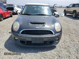 2011 MINI Hardtop S z VIN WMWSV3C50BTY11900, wystawiony jako Copart lot #58225085 z przebiegiem 145 168 mil mil oraz Tytuł czysty. Historia ofert i sprzedaży dostępna na DreamBid. Obrazek 5.