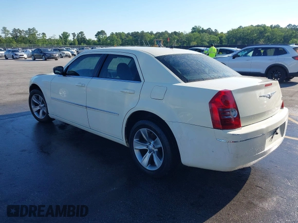 2008 Chrysler 300 Touring with VIN 2C3LA53G88H182994, listed as a IAAI auction lot 42097976 with 204,844 mi miles. Bid and sale history available at carsss.com. Image 3.