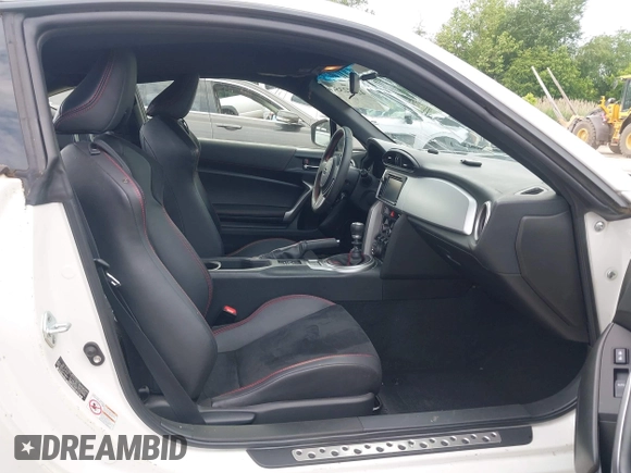 2013 Subaru BRZ Limited с VIN JF1ZCAC18D1610243, выставлен на аукционе IAAI как лот 42372354 с пробегом 40 185 миль миль и . История ставок и продаж доступна на DreamBid. Изображение 5.