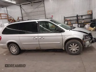 2007 Chrysler Town & Country LWB Touring with VIN 2A4GP54L87R151822, listed as a IAAI auction lot 41214165 with 207,349 mi miles. Bid and sale history available at carsss.com. Image 13.