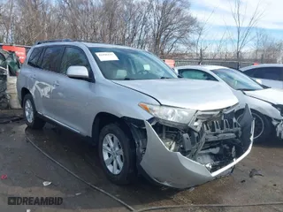 2011 Toyota Highlander with VIN 5TDBK3EH4BS044957, listed as a IAAI auction lot 41696233 with 276,287 mi miles. Bid and sale history available at carsss.com. Image 1.
