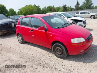 2007 Chevrolet Aveo LS z VIN KL1TD66637B775964, wystawiony jako IAAI lot #42394405 z przebiegiem 127 581 mil mil oraz . Historia ofert i sprzedaży dostępna na DreamBid. Obrazek 1.