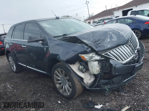 2013 Lincoln MKX z VIN 2LMDJ8JKXDBL40306, wystawiony jako IAAI lot #42163230 z przebiegiem 148 248 mil mil oraz . Historia ofert i sprzedaży dostępna na DreamBid. Obrazek 1.