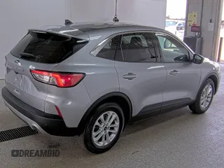 2022 Ford Escape SE z VIN 1FMCU0G61NUB33373, wystawiony jako IAAI lot #42791529 z przebiegiem 56 067 mil mil oraz . Historia ofert i sprzedaży dostępna na DreamBid. Obrazek 17.