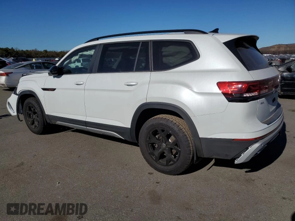 2024 Volkswagen Atlas Peak Edition SEL with VIN 1V2GR2CA5RC555587, listed as a Copart auction lot 79691804 with 5,318 mi miles and Salvage title. Bid and sale history available at DreamBid. Image 2.