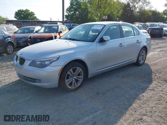 2009 BMW 5 Series 528i with VIN WBANU53569C122711, listed as a IAAI auction lot 42082909 with 157,581 mi miles and . Bid and sale history available at carsss.com. Image 2.