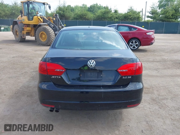 2011 Volkswagen Jetta SE с VIN 3VWDZ7AJ2BM327620, выставлен на аукционе IAAI как лот 42519312 с пробегом 216 071 миль миль и . История ставок и продаж доступна на DreamBid. Изображение 17.