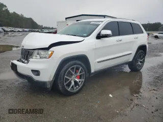 2013 Jeep Grand Cherokee Overland with VIN 1C4RJECT2DC590911, listed as a Copart auction lot 42939405 with 136,673 mi miles and Salvage Title. Bid and sale history available at carsss.com. Image 1.