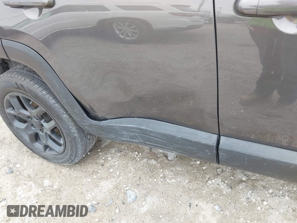 2017 Jeep Renegade Latitude with VIN ZACCJBBB0HPE88196, listed as a IAAI auction lot 42076789 with 127,008 mi miles. Bid and sale history available at carsss.com. Image 6.