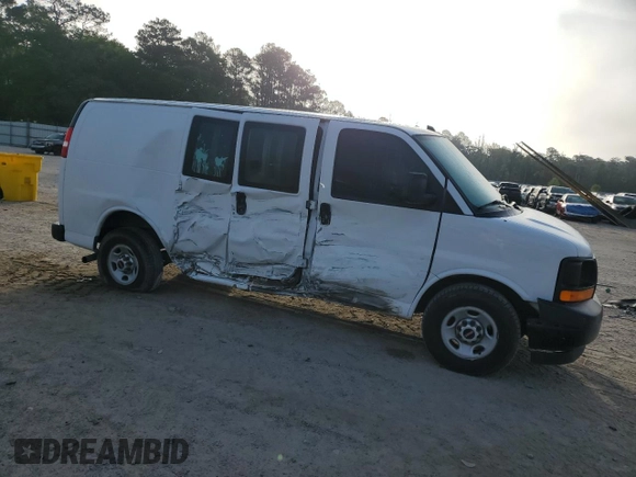 2017 GMC Savana Cargo z VIN 1GTW7AFF0H1338608, wystawiony jako Copart lot #52436585 z przebiegiem 162 749 mil mil oraz Szkoda całkowita • Salvage title. Historia ofert i sprzedaży dostępna na DreamBid. Obrazek 4.