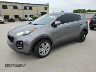2018 Kia Sportage LX z VIN KNDPMCAC9J7371650, wystawiony jako Copart lot #54724645 z przebiegiem 131 523 mil mil oraz Czysty tytuł • Clean title. Historia ofert i sprzedaży dostępna na DreamBid. Obrazek 1.