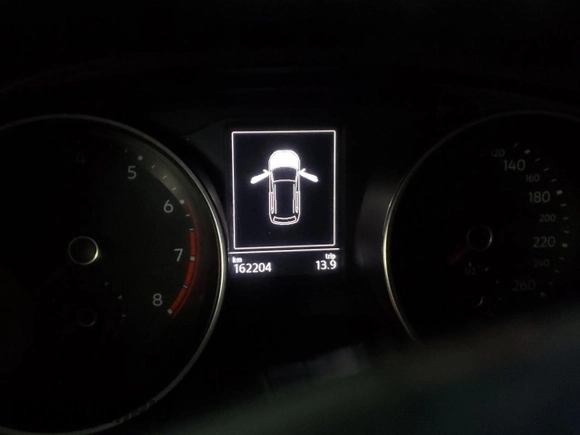 2018 Volkswagen Tiguan S z VIN 3VV0B7AX7JM157409, wystawiony jako Copart lot #58670225 z przebiegiem 162 204 mil mil oraz Nie do naprawy • Non repairable. Historia ofert i sprzedaży dostępna na DreamBid. Obrazek 9.