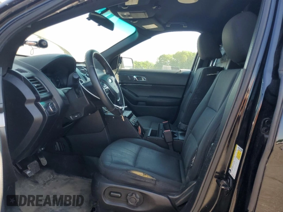 2017 Ford Police Interceptor Utility z VIN 1FM5K8ARXHGB93669, wystawiony jako Copart lot #54293295 z przebiegiem 93 591 mil mil oraz Szkody całkowita. Historia ofert i sprzedaży dostępna na DreamBid. Obrazek 7.