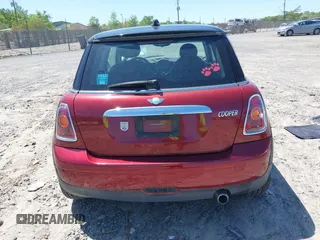 2007 MINI Hardtop z VIN WMWMF33597TT58390, wystawiony jako IAAI lot #42126289 z przebiegiem 111 103 mil mil oraz . Historia ofert i sprzedaży dostępna na DreamBid. Obrazek 15.