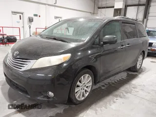 2012 Toyota Sienna XLE AAS z VIN 5TDYK3DC2CS197032, wystawiony jako IAAI lot #41942666 z przebiegiem 304 582 mil mil oraz . Historia ofert i sprzedaży dostępna na DreamBid. Obrazek 17.