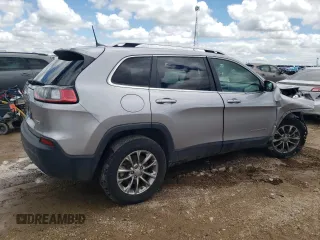 2019 Jeep Cherokee Latitude Plus z VIN 1C4PJMLX5KD331230, wystawiony jako Copart lot #56029515 z przebiegiem 84 912 mil mil oraz Szkoda całkowita • Salvage title. Historia ofert i sprzedaży dostępna na DreamBid. Obrazek 3.