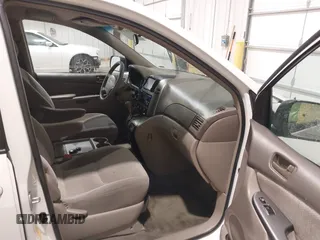 2007 Toyota Sienna CE with VIN 5TDZK23C17S066633, listed as a IAAI auction lot 42063853 with 274,548 mi miles. Bid and sale history available at carsss.com. Image 5.