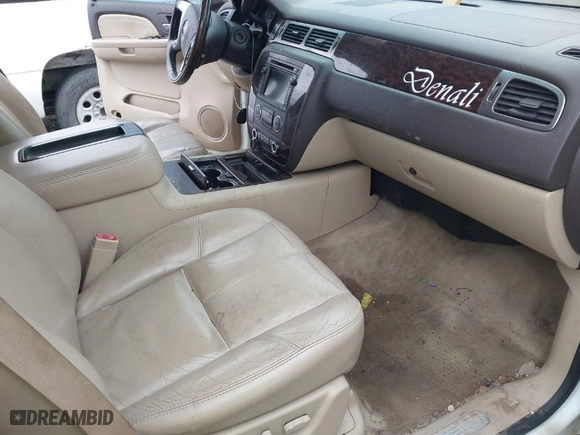 2007 GMC Yukon XL Denali with VIN 1GKFK66897J360283, listed as a IAAI auction lot 41836584 with 219,224 mi miles. Bid and sale history available at carsss.com. Image 5.