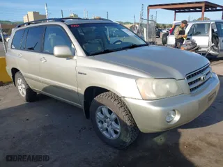 2003 Toyota Highlander with VIN JTEHF21A530098270, listed as a IAAI auction lot 41993970 with 179,900 mi miles. Bid and sale history available at carsss.com. Image 1.