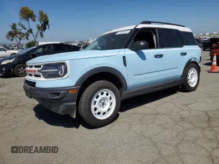 2023 Ford Bronco Sport Heritage z VIN 3FMCR9G63PRD35809, wystawiony jako Copart lot #53137915 z przebiegiem 14 437 mil mil oraz Szkoda całkowita • Salvage title. Historia ofert i sprzedaży dostępna na DreamBid. Obrazek 1.