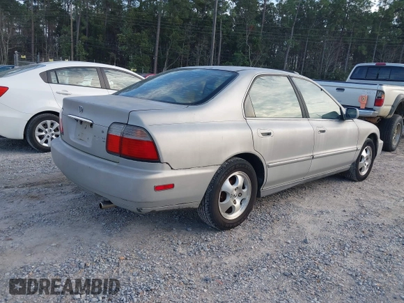 1997 Honda Accord Special Edition with VIN 1HGCD560XVA267719, listed as a IAAI auction lot 41680625 with 325,852 mi miles and . Bid and sale history available at carsss.com. Image 4.