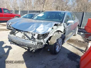 2023 Toyota Camry LE z VIN 4T1C11AK1PU771615, wystawiony jako IAAI lot #41679085 z przebiegiem 20 230 mil mil oraz . Historia ofert i sprzedaży dostępna na DreamBid. Obrazek 2.