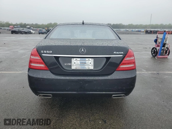 2010 Mercedes-Benz S 550 z VIN WDDNG8GB9AA335198, wystawiony jako Copart lot #57104175 z przebiegiem 43 121 mil mil oraz Szkody całkowita. Historia ofert i sprzedaży dostępna na DreamBid. Obrazek 6.