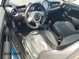 2008 MINI Hardtop S z VIN WMWMF73518TT86953, wystawiony jako Copart lot #67640615 z przebiegiem 107 513 mil mil oraz Czysty tytuł • Clean title. Historia ofert i sprzedaży dostępna na DreamBid. Obrazek 8.