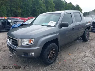 2010 Honda Ridgeline RT with VIN 5FPYK1F28AB010815, listed as a IAAI auction lot 40405105 with 275,762 mi miles. Bid and sale history available at carsss.com. Image 17.