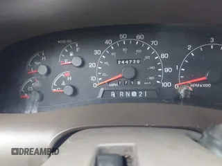 2000 Ford Excursion Limited с VIN 1FMNU43SXYEC17970, выставлен на аукционе IAAI как лот 42519209 с пробегом 244 739 миль миль и . История ставок и продаж доступна на DreamBid. Изображение 7.