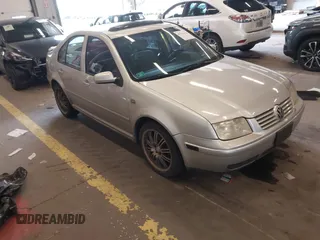 2000 Volkswagen Jetta z VIN 3VWTE29M0YM075464, wystawiony jako IAAI lot #41755423 z przebiegiem 165 015 mil mil oraz . Historia ofert i sprzedaży dostępna na DreamBid. Obrazek 1.