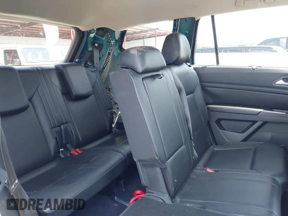 2018 Volkswagen Atlas SE with VIN 1V2LR2CAXJC558200, listed as a IAAI auction lot 42297089 with 95,366 mi miles and . Bid and sale history available at DreamBid. Image 8.