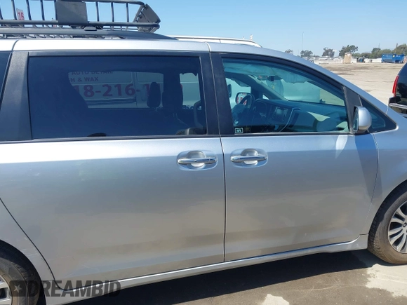 2020 Toyota Sienna XLE Auto Access Seat with VIN 5TDYZ3DC2LS060071, listed as a IAAI auction lot 39987444 with 67,404 mi miles. Bid and sale history available at carsss.com. Image 13.
