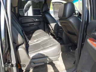 2011 Chevrolet Suburban LT z VIN 1GNSCJE0XBR133465, wystawiony jako IAAI lot #42294755 z przebiegiem 328 824 mil mil oraz . Historia ofert i sprzedaży dostępna na DreamBid. Obrazek 8.
